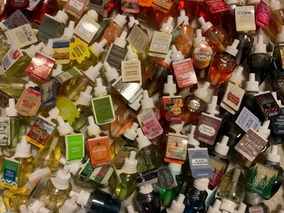 $7.99 • Buy Bath & Body Works Wallflowers Oil Fragrance Refills Buy 10 Get Free Shipping New