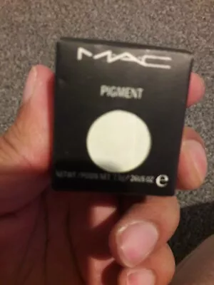 Mac Pigment Shimmer Moss • £9