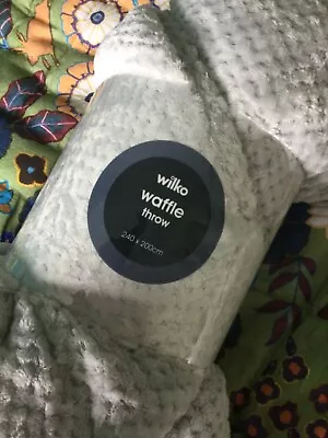 Wilko Silver Grey Waffle Fleece Throw 200 X 240 Cm BNWT • £6