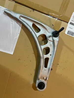 BMW 323i 330ci 325ci 325i 330i E46 RWD Front Right Lower Control Arm Wishbone  • $50