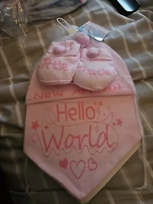 Hello World Baby Gift Set - Bib Hat & Booties Baby Girl • £8.49