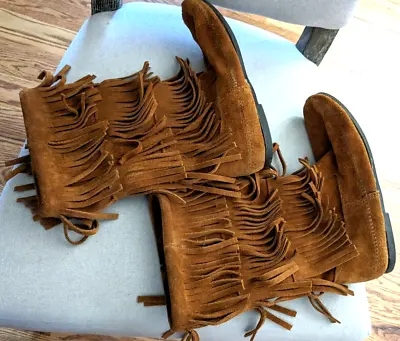 Preowned Minnetonka Women's Calf Hi 3-Layer Fringe Boots Size 12 • $30