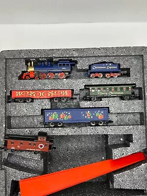 $102.50 • Buy Marklin Z-scale Steam Locomotive & Coal Car + 3 Cars X-mas Theme + Caboose Mint!