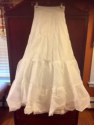 David’s Bridal White A-Line Tiered Wedding Medium Fullness Petticoat Slip 8 • $26.99