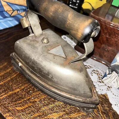 Vintage American Beauty Iron With Stand • $47