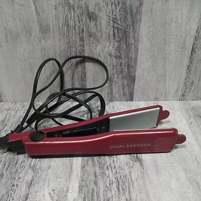 Vidal Sassoon Flat Iron VSST2546 Red • $12.50