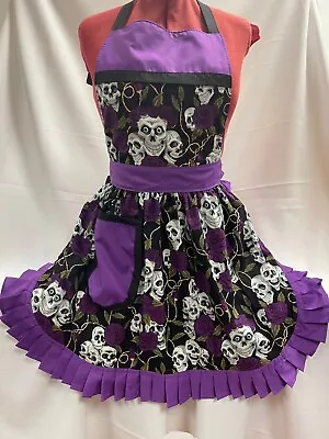 RETRO VINTAGE 50s STYLE FULL APRON / PINNY - SKULLS & ROSES With PURPLE TRIM • £25.99