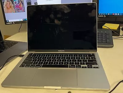 MacBook Pro 13 Inch M1 2020 • $288