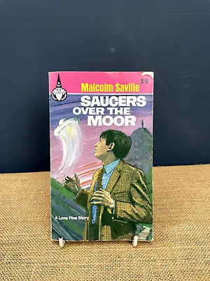 Vintage - 1968 - Saucers Over The Moor - Malcolm Saville - Paperback • £8