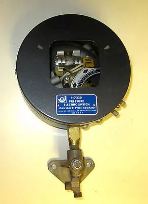 Johnson Controls Pressure Electric Switch P7230 P-7230-5 • $49.99