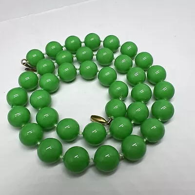 Vintage Green Plastic Beaded 18” Necklace (6554) • $9.99