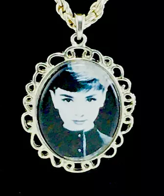 $22.51 • Buy Oval Vintage Silver Tone Black And White Photo Of Audrey Hepburn Necklace.