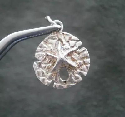 Sand Dollar And Starfish Vintage Sterling Silver Bracelet Charm Pendant  2.0g • $9.50