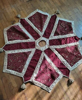 Kingsbury Home Christmas Tree Skirt • $10.99