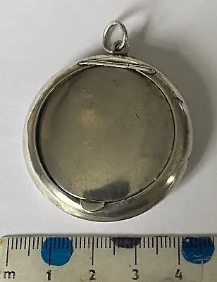 Edwardian Silver 1912 Powder Compact Suitable As A Pendant Some Slight Dents  • £25