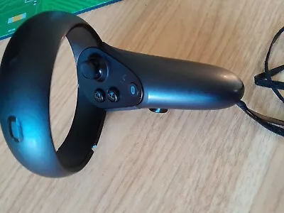 **NOT PAIRING- CRACKED** Oculus Quest 1/Rift S Controller - RIGHT • £15