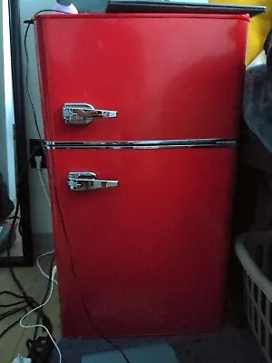 Insignia NSCFR32RD1 Red Retro Top Freezer Mini Fridge 3.1 Cu.Ft • $50