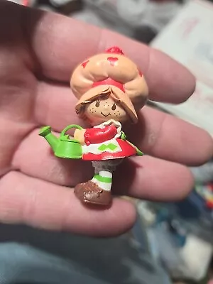 Vtg 1981 Strawberryland Miniature Figurine Strawberry Shortcake W/ Watering Can • $11.99