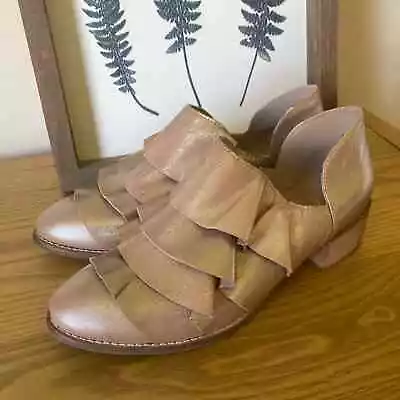 Seychelles Anthropology Champagne Open Ruffle Mid Leather Bootie Size 8 • $34.99