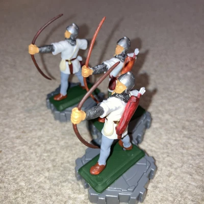 £7.99 • Buy Britains Deetail Templer/Crusader Knight Archers On Display Stand Look 👀