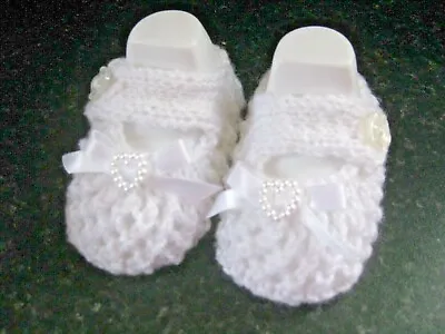 £3.35 • Buy CUTE PAIR HAND KNITTED BABY SHOES In WHITE With WHITE BOW  Size 0-3 MONTHS (2)