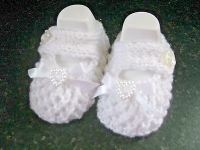 CUTE PAIR HAND KNITTED BABY SHOES In WHITE With WHITE BOW  Size 0-3 MONTHS (2) • £3.50