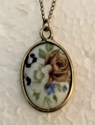 #297 Vintage Oval Floral 18 Inch Pendant  Just Beautiful! • $4.95