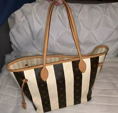 $2500 • Buy Louis Vuitton Neverfull Mm Hand Tote Bag Rare
