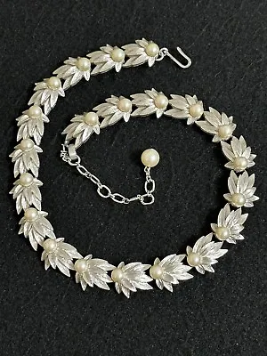 £37.25 • Buy Vintage Gorgeous Glass Pearl Trifari Flower Choker Necklace