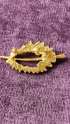 Vintage Gold Tone Hollywood Brooch • £4