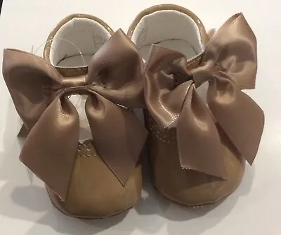 Couche Tot Leather Pram Shoes With Bows. Baby Bow Pram Shoes Size EU16 -Camel • £8