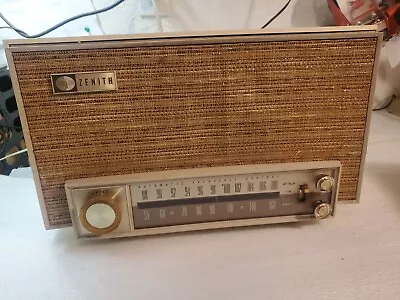 Vintage 1950's Zenith K725 Tube AM/FM Radio Case Chipped But Works AM FM  • $42