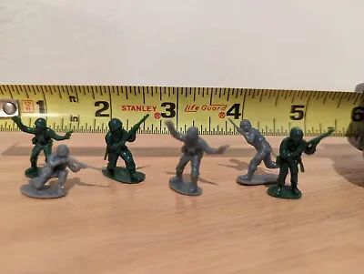 Vtg Lot Of 65; 1” Miniature Toy Soldiers Army Plastic Figures  Green And Gray  • $8.99