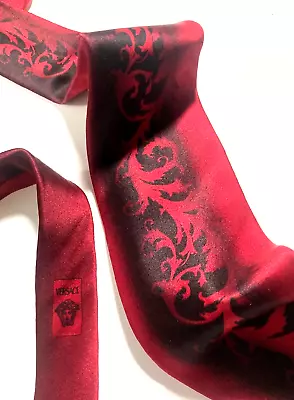 GIANNI VERSACE VINTAGE LATE 90's BAROQUE SHADING TIE MEDUSA LOGO ITALY RED BLACK • $98.04