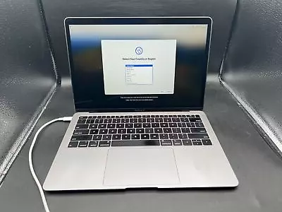 MacBook Air 13.3-inch (2018) - Core I5 16GB - SSD 512GB • $349.99