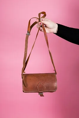 80s Vintage Distressed Round Tan Leather Barrel Bag Shoulder Bag • £48