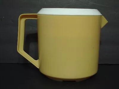 Rubbermaid 1-1/2 QT Pitcher 2745 Vintage Harvest Gold With Slotted Lid • $6.55