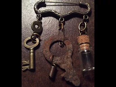 Steampunk Vintage Rusty Skeleton Key Brooch Kilt Pin • $15