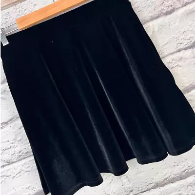 MODCLOTH Women's M Black Velvet Elastic Waist Pull On Mini Pocketed Skater Skirt • $19.39