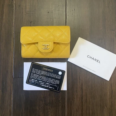 $599.99 • Buy CHANEL Leather Yellow O Card Holder