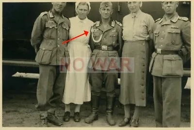 WWII WAR PHOTO RED CROSS NURSES Krankenschwester & SOLDIER W Markman's Lanyard • $9.99