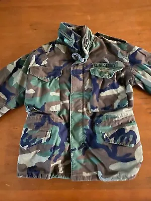 MENS USED VINTAGE MILITARY ISSUED COLD WEATHER CAMO FIELD JACKET SIZE X-small. X • $19.99