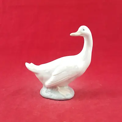 Nao By Lladro Figurine - Duck / Goose Looking Back - L/N 3199 • £25