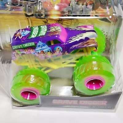 🍬🍭GRAVE DIGGER🍭🍬 CANDY 1/64 2024 Spin Master Monster Jam STREET TREATS TRUCK • $21.99