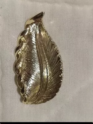 Vintage Gerry's Gold Tone Leaf Retro Brooch Pin Collectable • $10.99