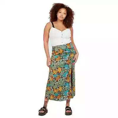 Volcom Luvely Daze Skirt • $25