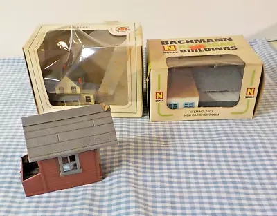 3 Bachmann N Scale Railroad Buildings ~ FARM HOUSE / NEW CAR SHOWROOM W/ Box & • $27.20