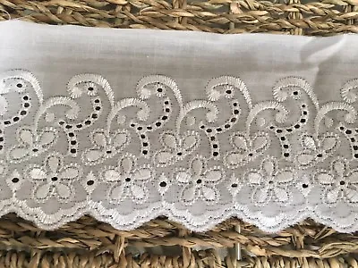 White Broderie Anglaise Lace Flat Trim Beautiful Daisy Design 75mm Width • £46.99
