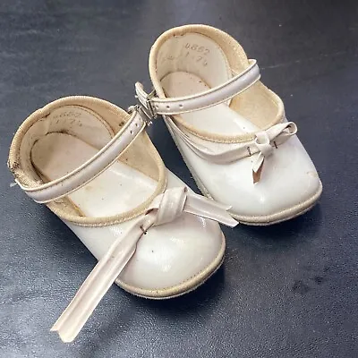 VINTAGE BABY SHOES Infant Leather Soft SHOES White Leather Ribbon Tie Size 1 • $6.80