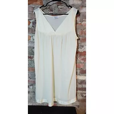 Vintage Vanity Fair Cream Nightgown Womens Sz XL • $7